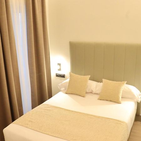 Hostal La Rua-Montera マドリード エクステリア 写真